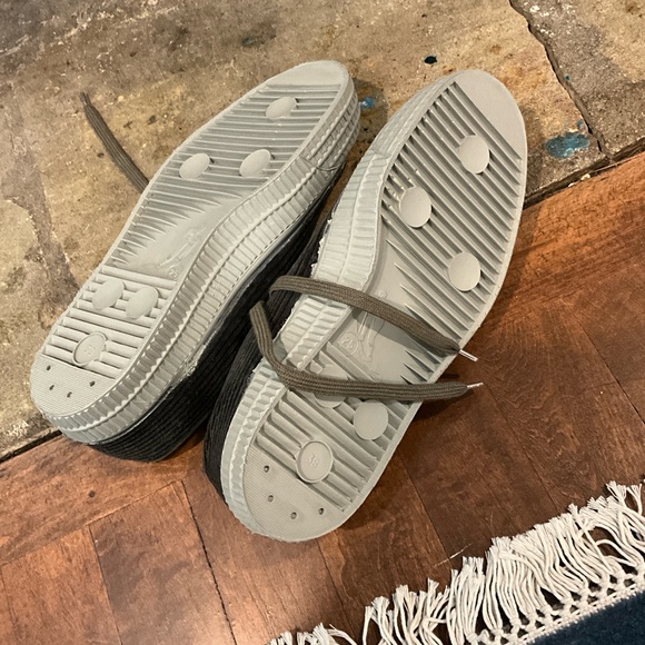 Novesta Women’s Corduroy Gray Low-Top Sneakers - Picture 3 of 4